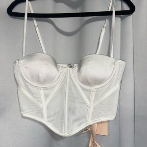 white corset crop top🤍